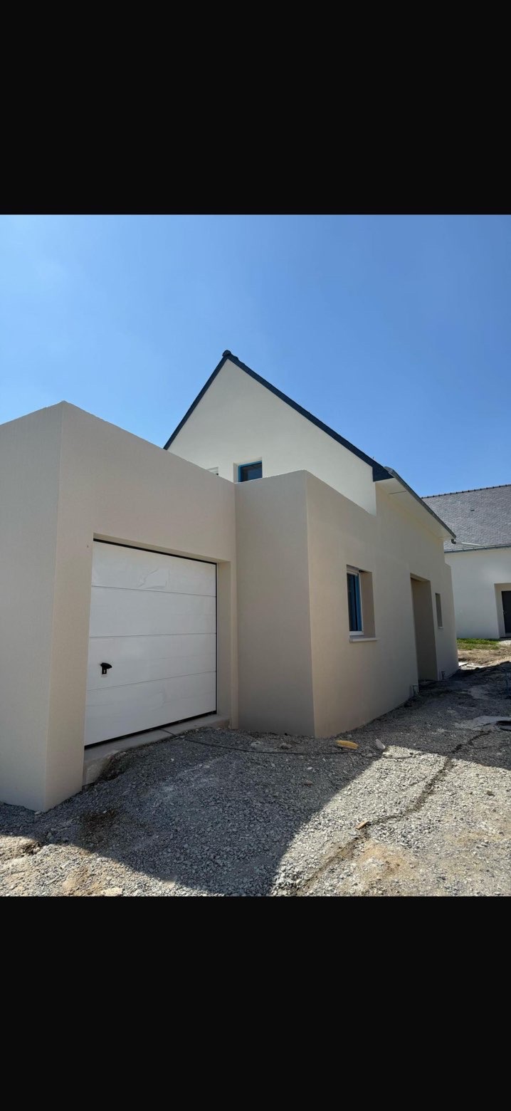 Façade rénovée avec enduit gratté fin par Enduit Prestige près de Nantes